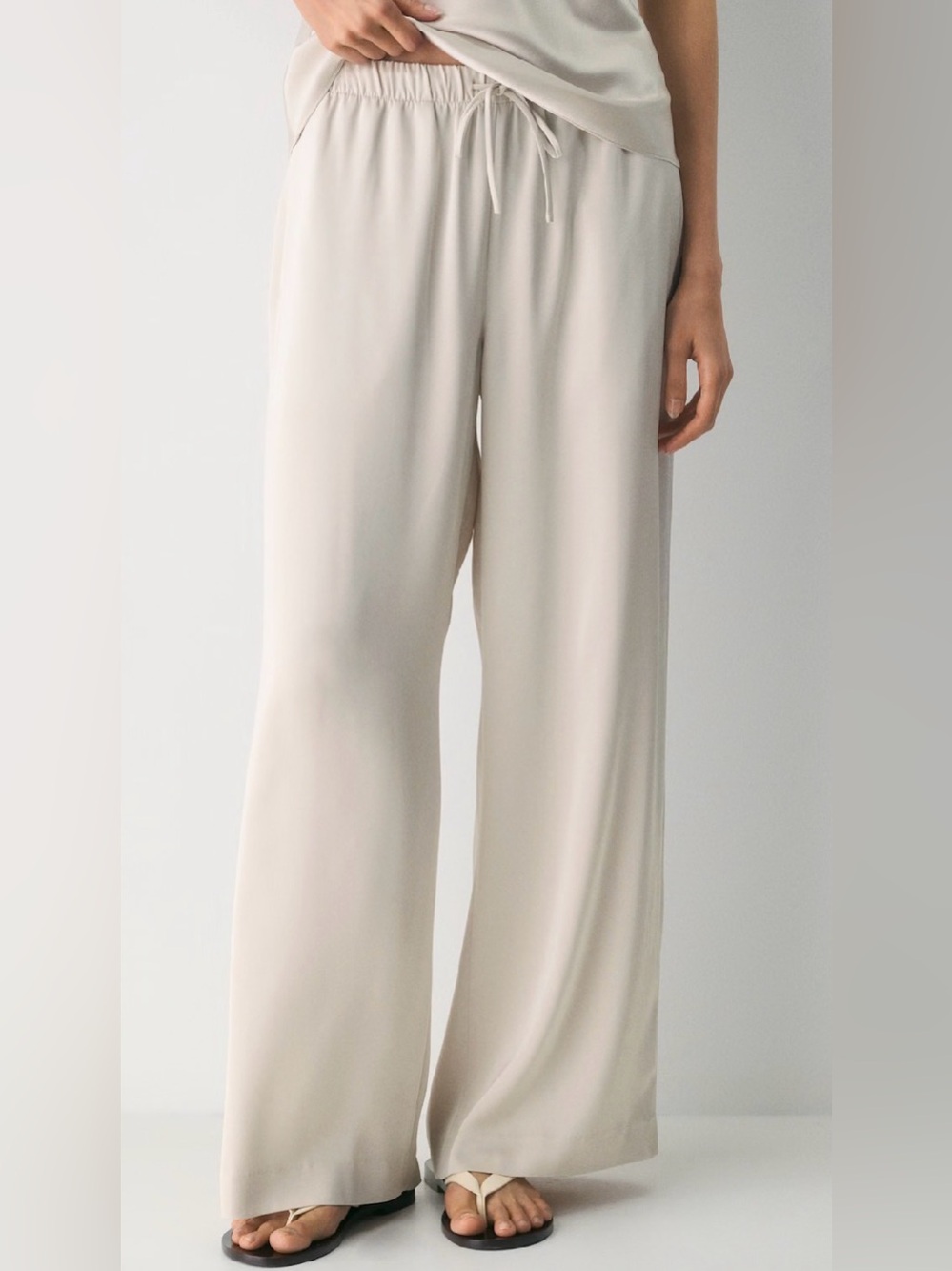 Aritzia Satin Lodge Pants Metropolis Taupe Women’s Size Small Brand New - Picture 2 of 5